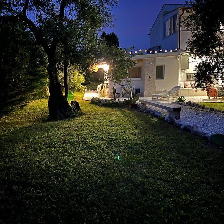 B&B Villa Mediterranee Con Parking Space Trani Buitenkant foto