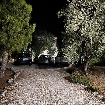 B&B Villa Mediterranee Con Parking Space Trani Buitenkant foto