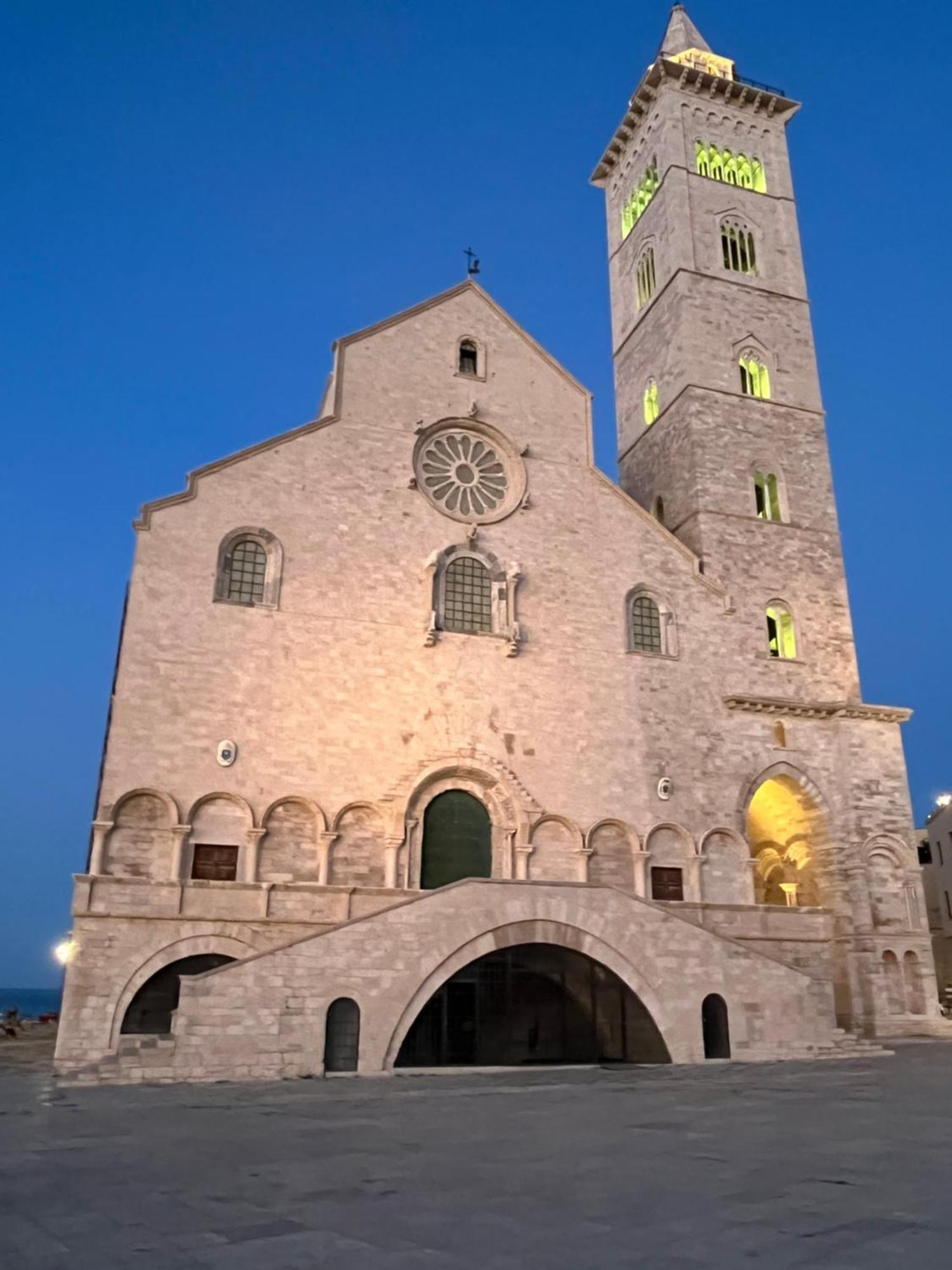 B&B Villa Mediterranee Con Parking Space Trani Buitenkant foto