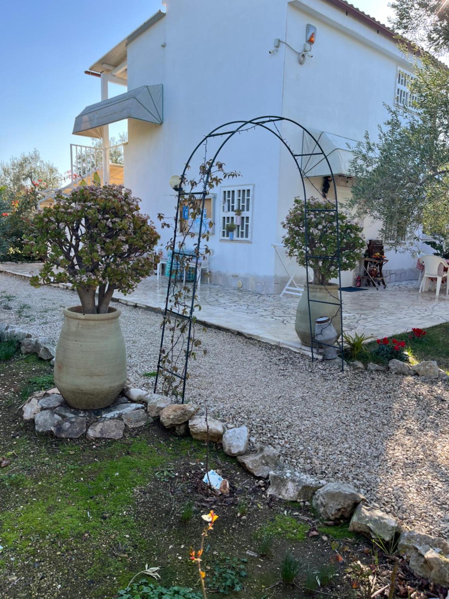 B&B Villa Mediterranee Con Parking Space Trani Buitenkant foto